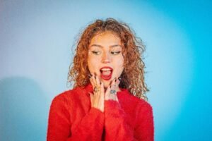 Read more about the article Shampoo Hair Colour vs Cream Hair Dye – Which is Better?